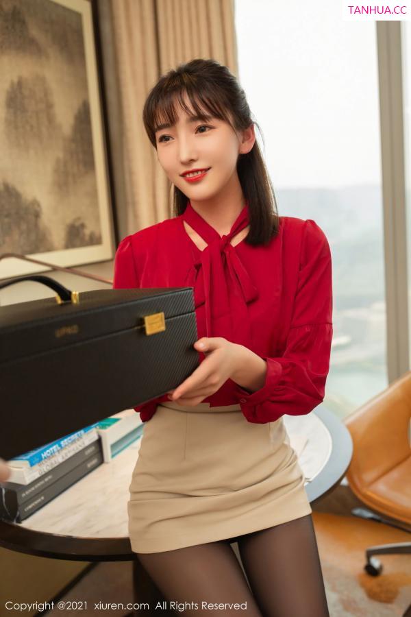 陆萱萱  陆萱萱鲜红服饰 女神的独特礼物第4张图片